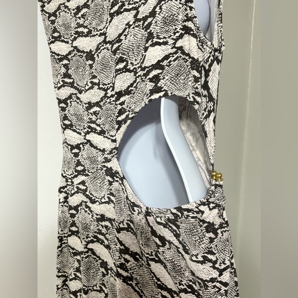 A. L.C.
Beale Snakeskin Print Cutout Midi Dress size 14 - Picture 8 of 12